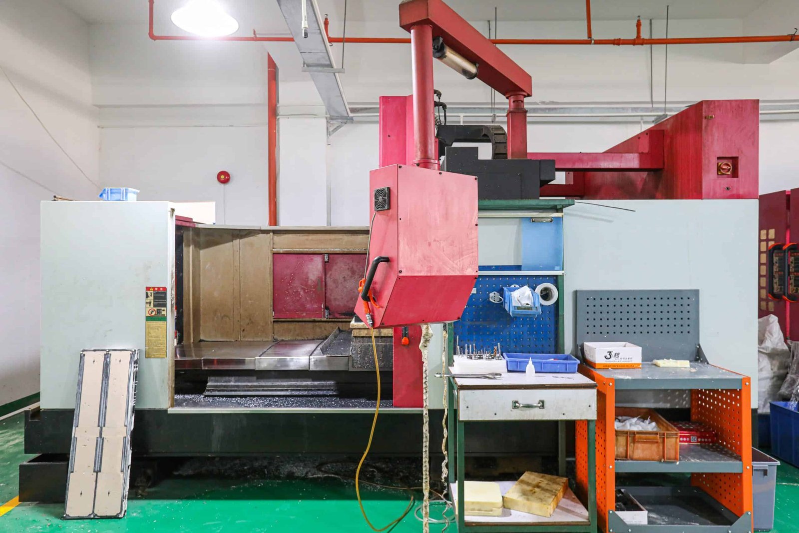 6CNC-Fertigungshalle