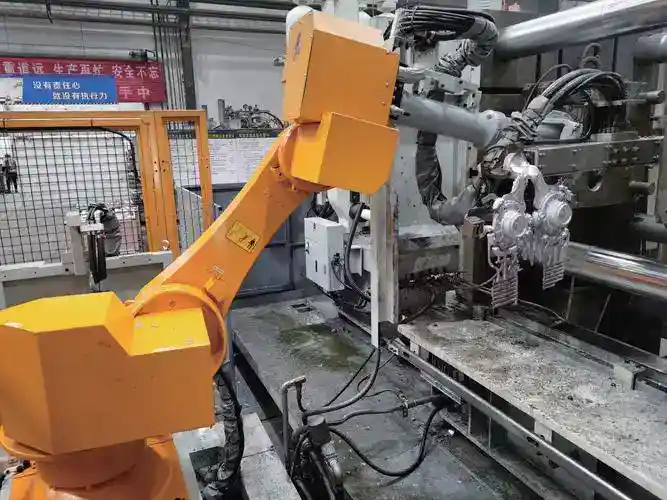 Automated aluminum alloy die-casting robot for cold-chamber die-casting.