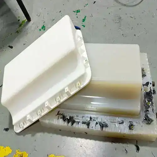 Silicone molds for manufacturing plastic products