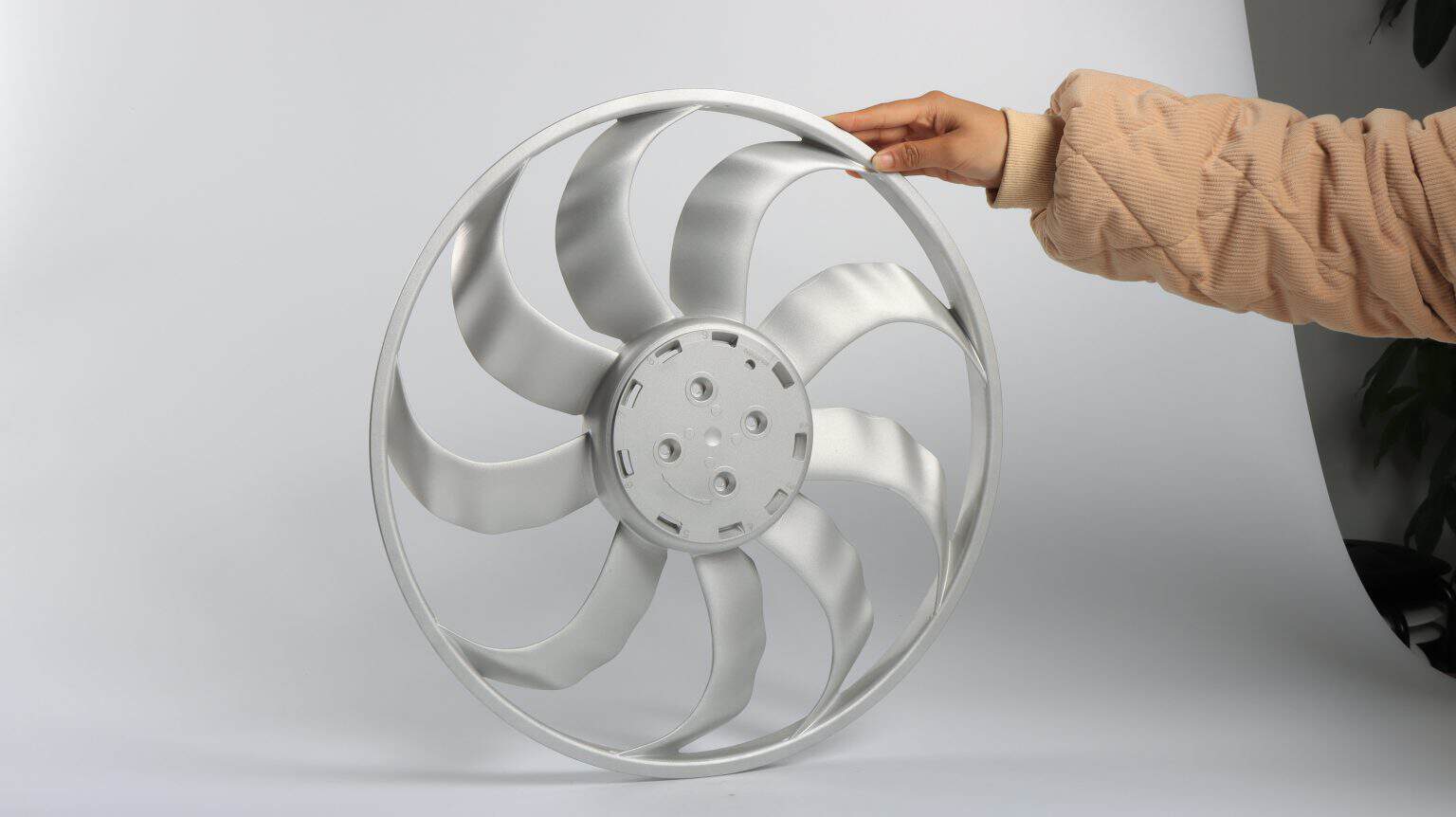 High-precision CNC machining process for fan blades.