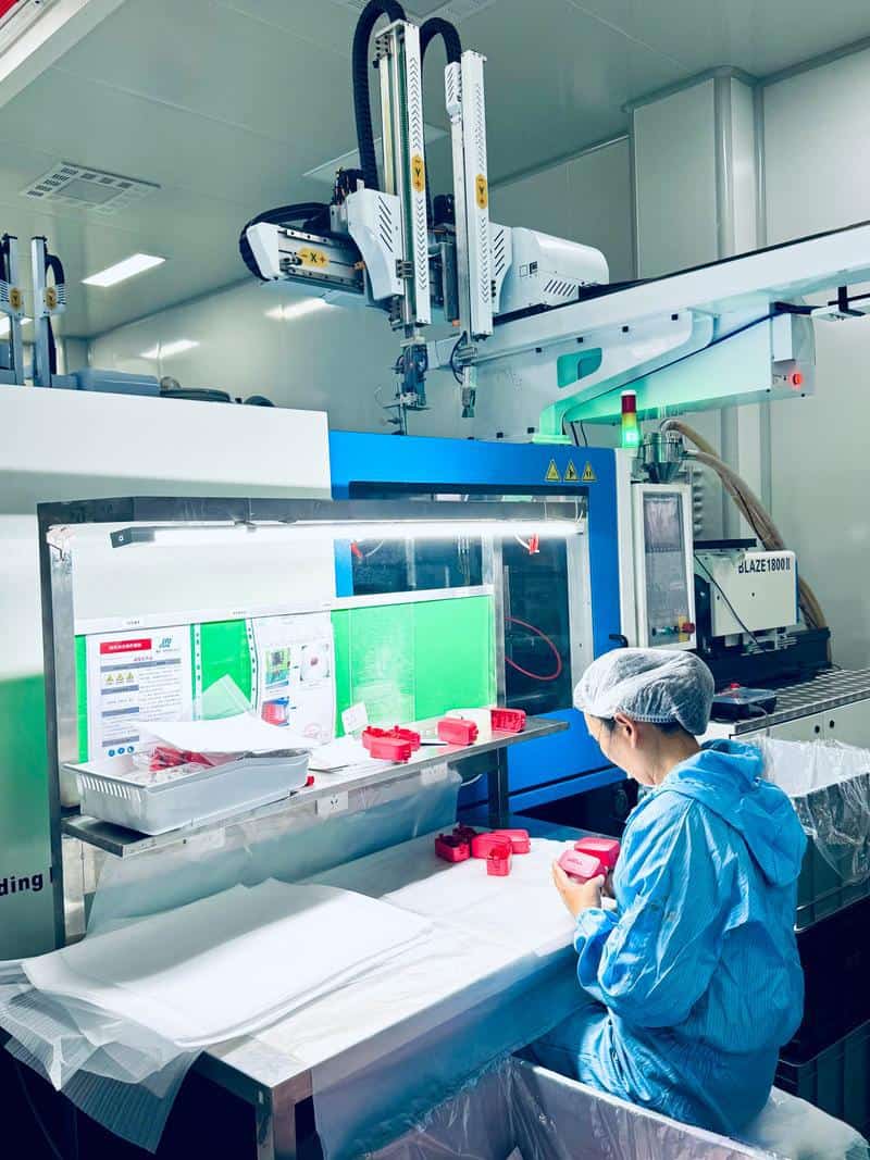 Automated injection molding machines are used for the efficient production of plastic parts.