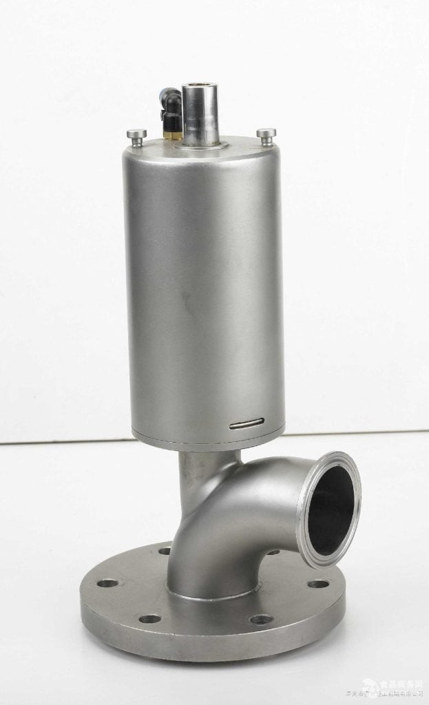 High-precision CNC machined fitting with metallic finish for industrial applications.