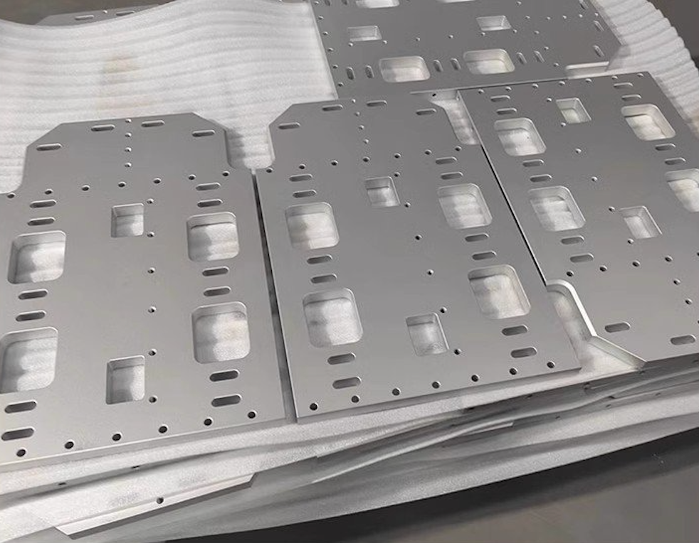 Placas ranuradas y taladradas del conjunto de imágenes aportado de aluminio 2024