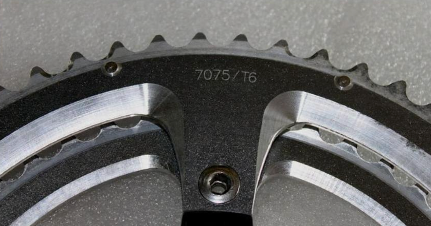 Plato de bicicleta mecanizado con marcado visible 7075 T6