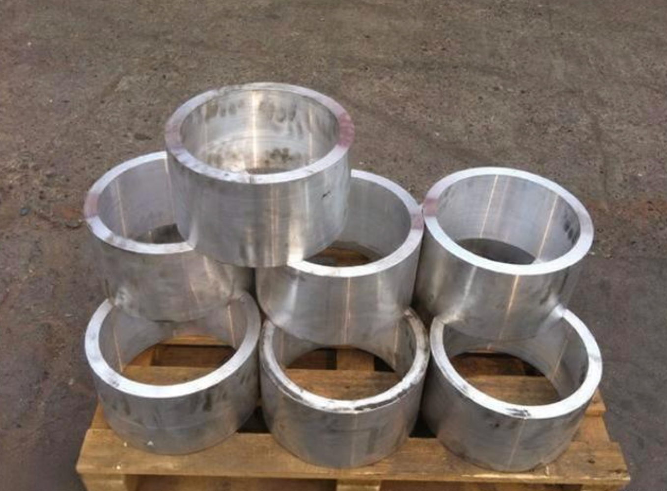 Thick-wall hollow metal sections stacked on a pallet