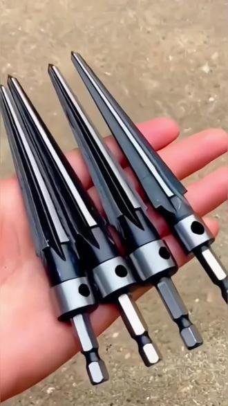 Tres herramientas de escariado cónicas con vástago hexagonal