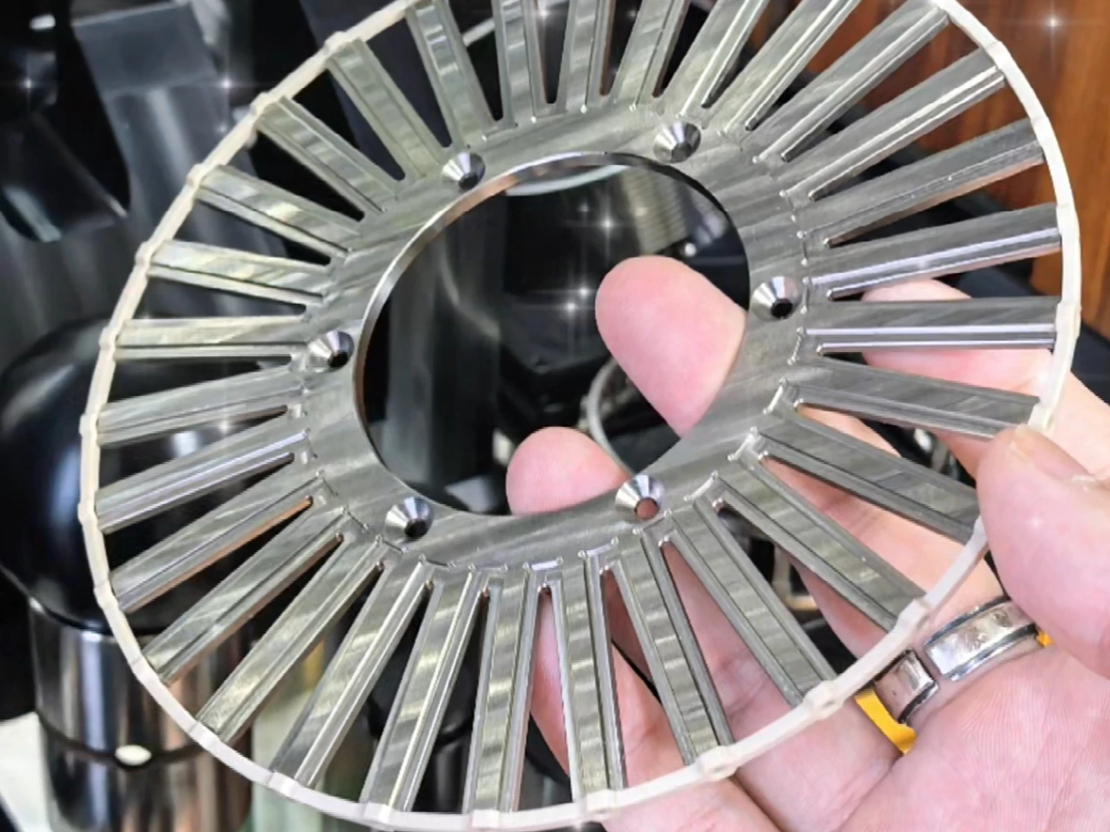Complex radial titanium component with thin ribs