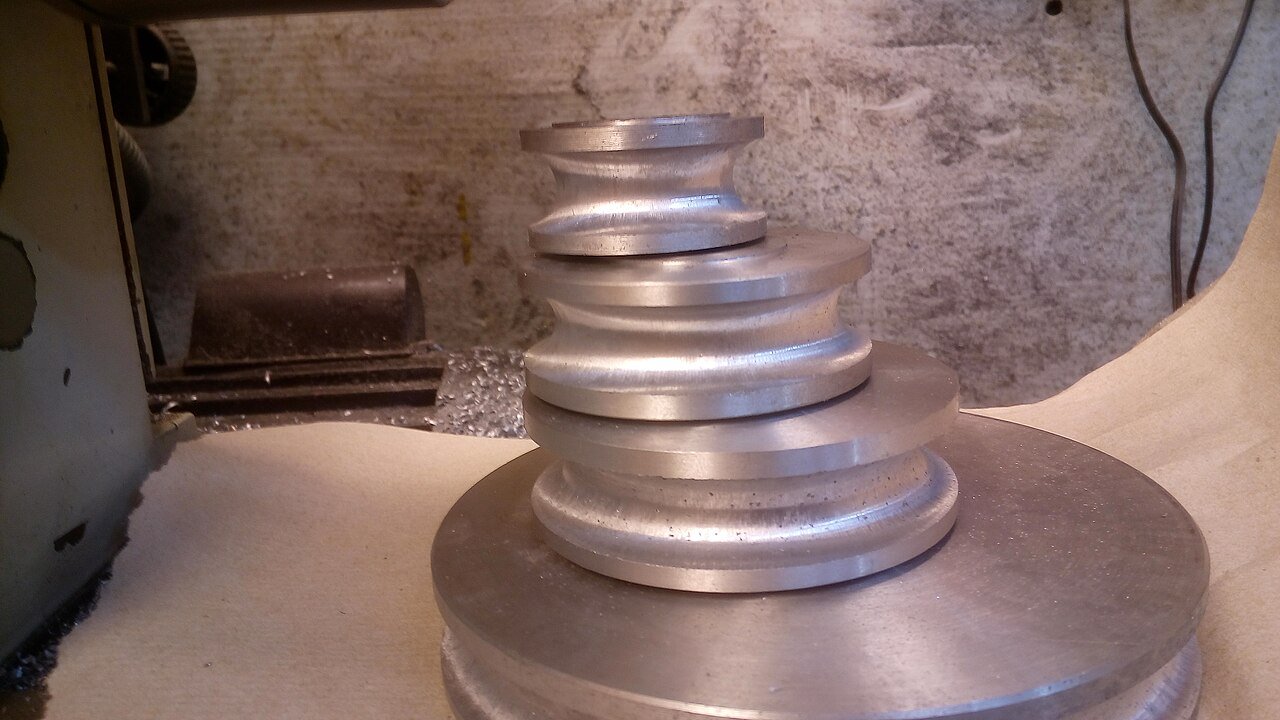 CNC Milling Curved Surfaces: How to Machine Complex Curves Accurately