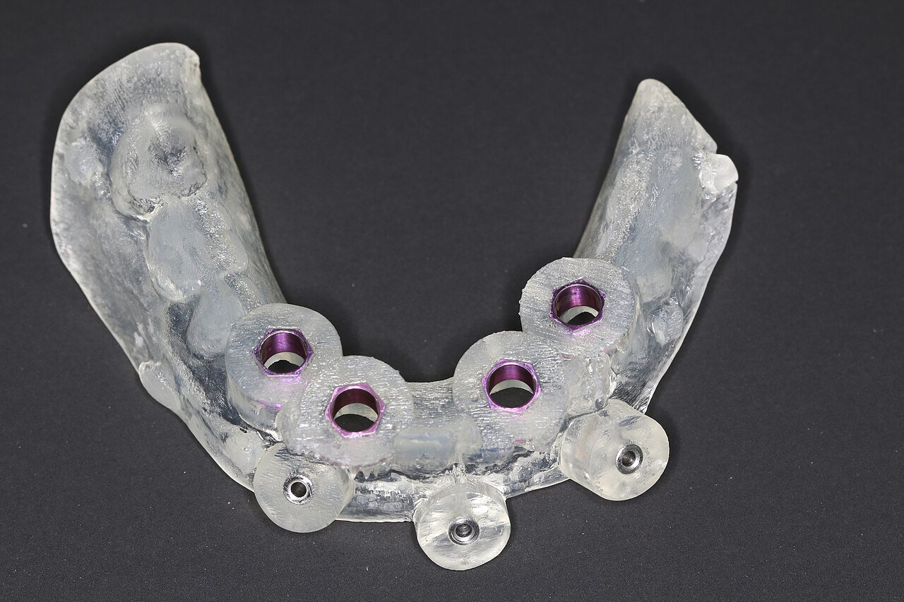 Dental surgical drilling guide