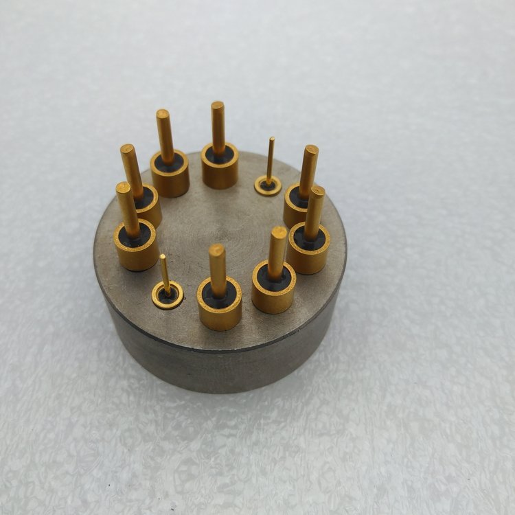 Conector pasamuros multipolar para vacío